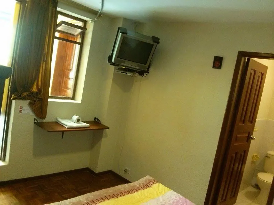 Konukevi Hostal Casa Calama Inn Quito